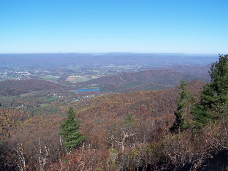 Stony Man Overlook & Little Stony Man Trailhead Parking on Skyline ...